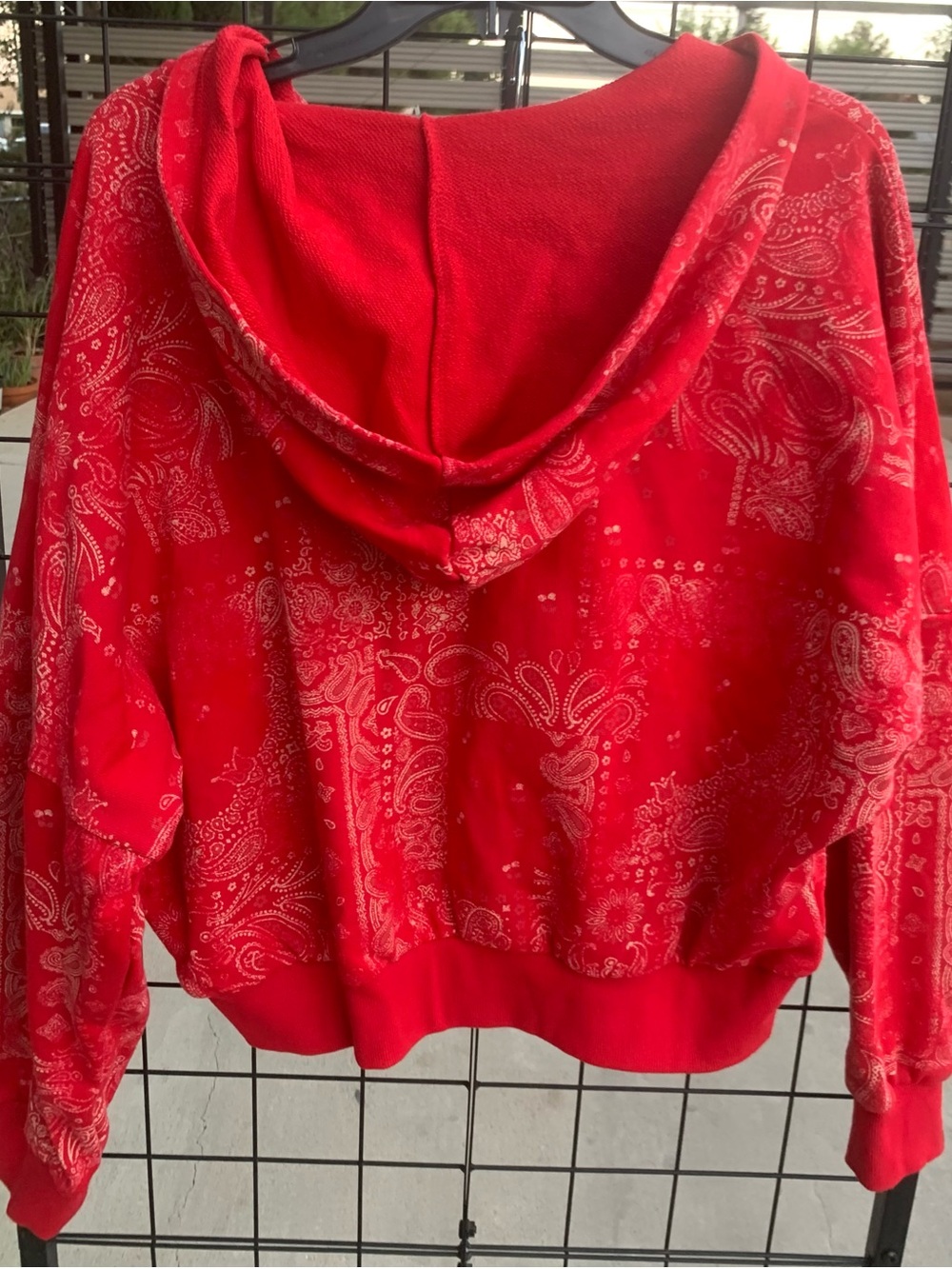 NWT wild fable Red Paisley cropped
Hoodie Pullover - Picture 2 of 4